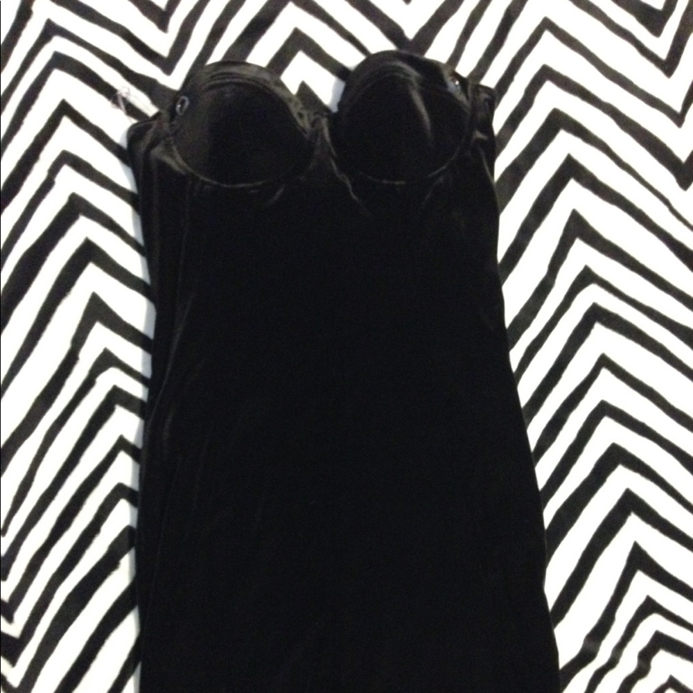 Guess by Marciano strapless black velvet dress